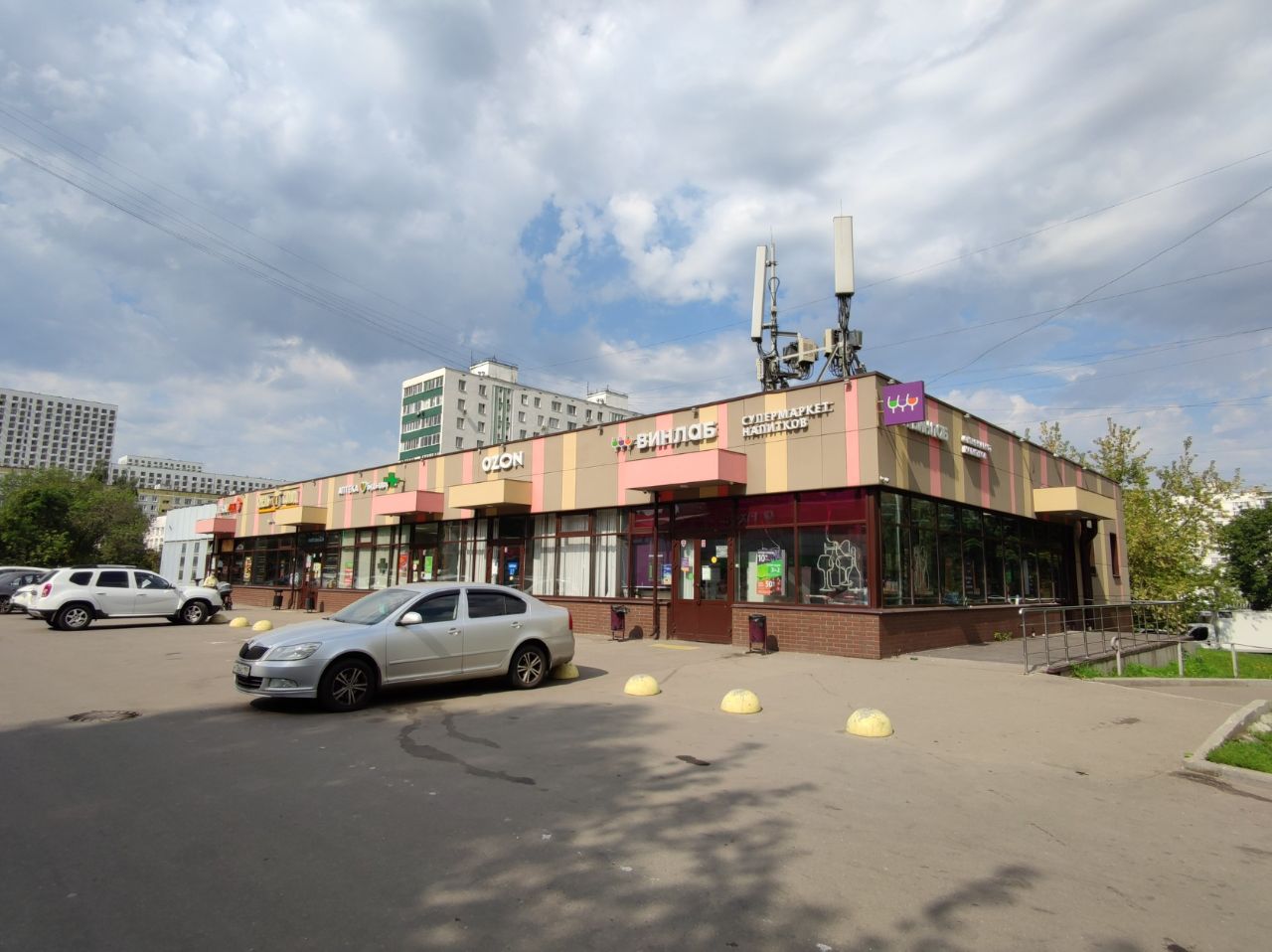 Торговом центре на ул. Ясеневая, 32к3