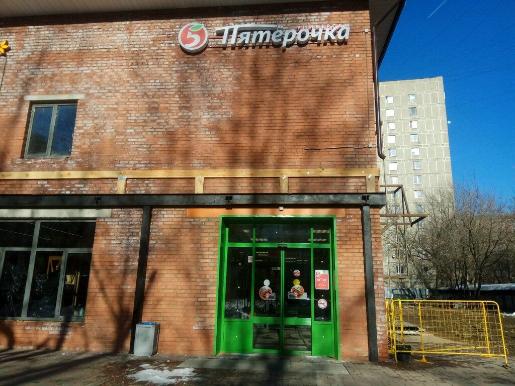 Торговом центре на ул. Седова, 13А