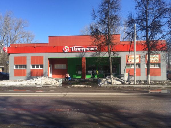 Торговый центр на ул. Цементников, 3