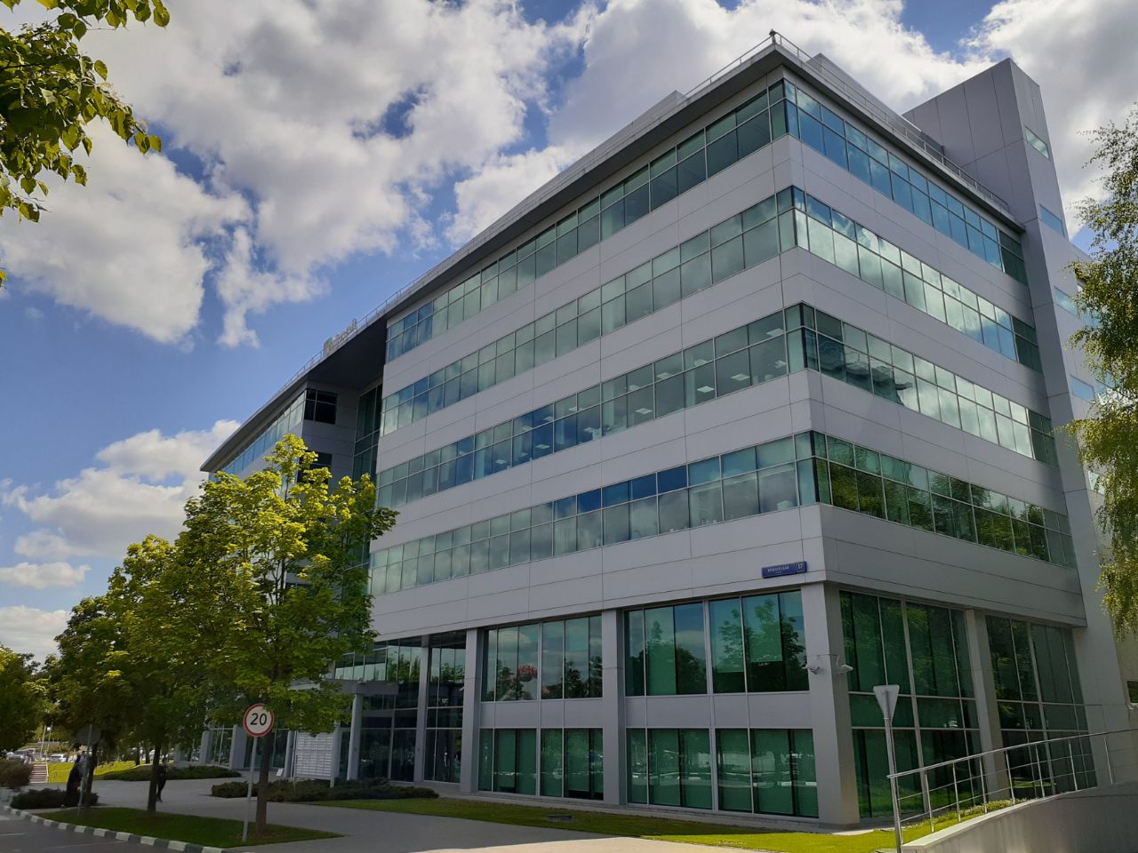 продажа помещений в БЦ Крылатские Холмы (на ул. Крылатская, 17к1)