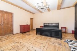 5-комн.кв., 210 м², этаж 4