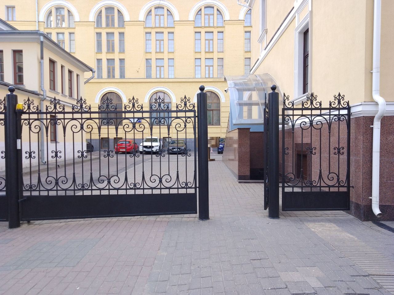 Бизнес Центр на ул. Большая Спасская, 21