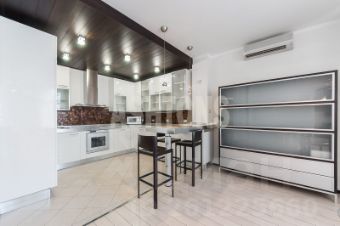 3-комн.кв., 160 м², этаж 4