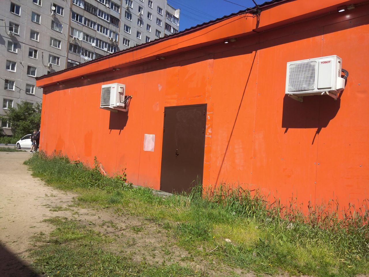 Торговом центре в микрорайоне Белая Дача, 15В