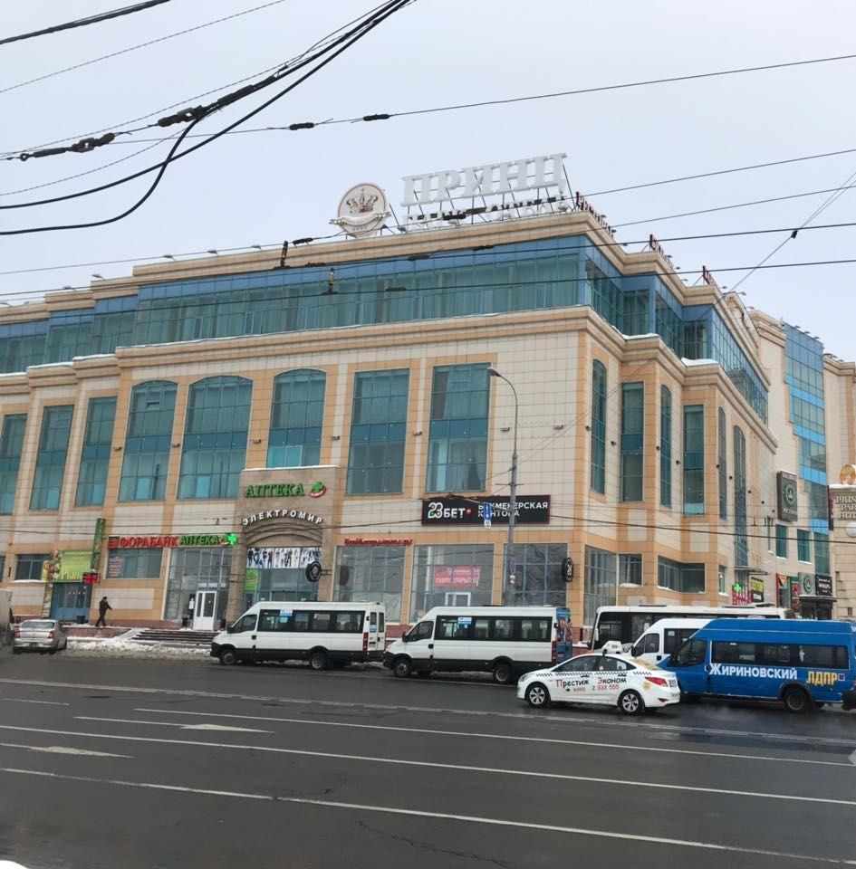 Торговом центре на Новоясеневском проспекте, 1Бс1