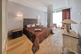 4-комн.кв., 134 м², этаж 4