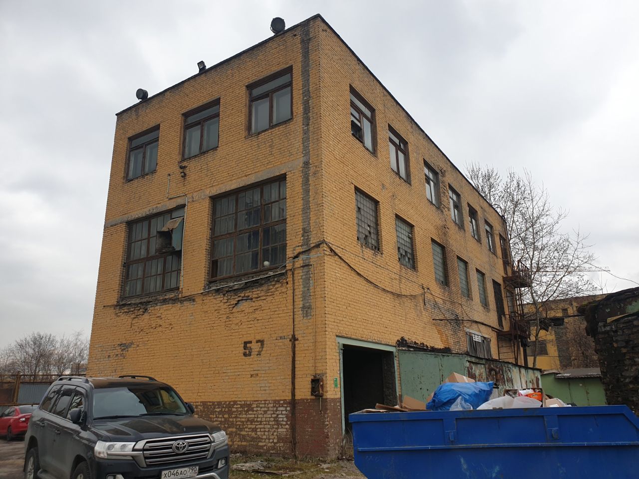 Складском комплексе на ул. Шарикоподшипниковская, 13с57