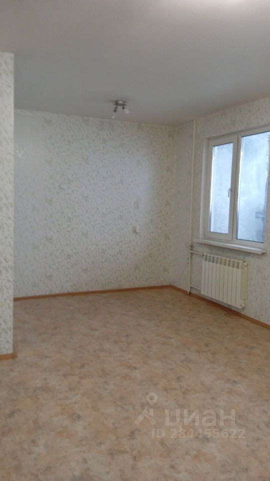 Светлая квартира без отделки, 94.6 кв.м, кухня 11 кв.м, жилая 64 кв.м, 1 этаж, 2 комнаты, Екатеринбург. Просторная и уютная.