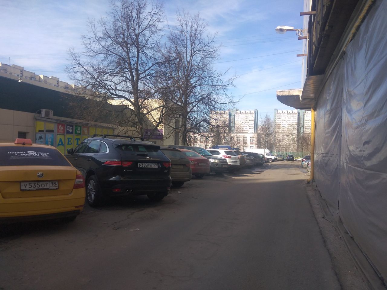 Торговом центре на ул. Паустовского, 4Б