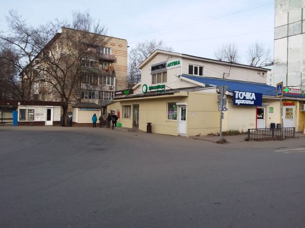 Торговый центр на проспекте 60 лет Октября, 2В