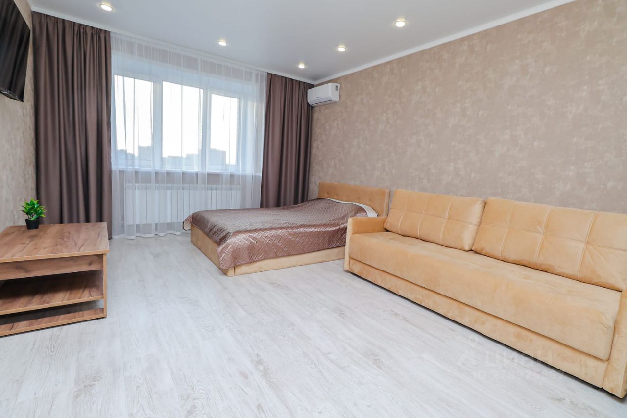 Уютная квартира в Липецке, 46.4 кв.м, 12 этаж, просторная кухня 13.6 кв.м, светлая гостиная 32 кв.м, современный интерьер, посуточная аренда.