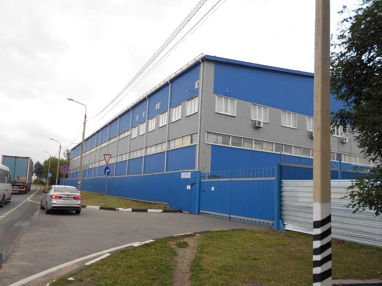 Складском комплексе в деревне Апаринки, с1