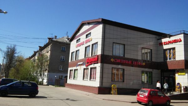 Торговый центр на ул. Чкалова, 12