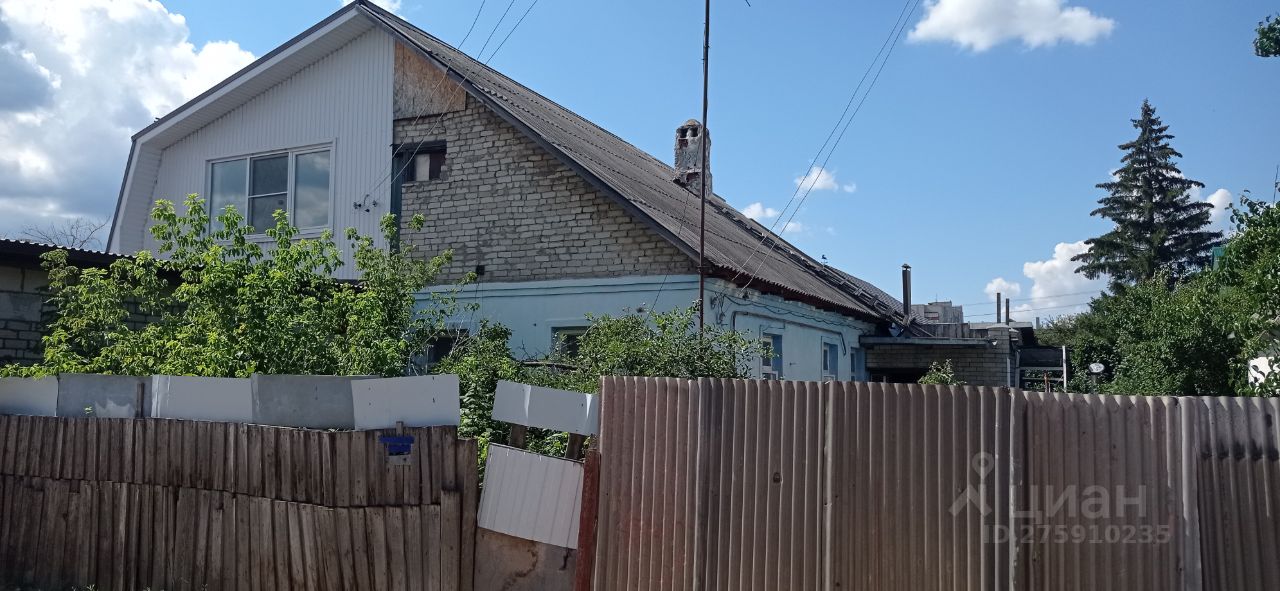 Продается часть дома в Липецке, площадь 83.5 кв.м. Без отделки. Уютный двор, зеленые насаждения, тихий район.