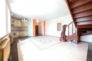 5-комн.кв., 185 м², этаж 9