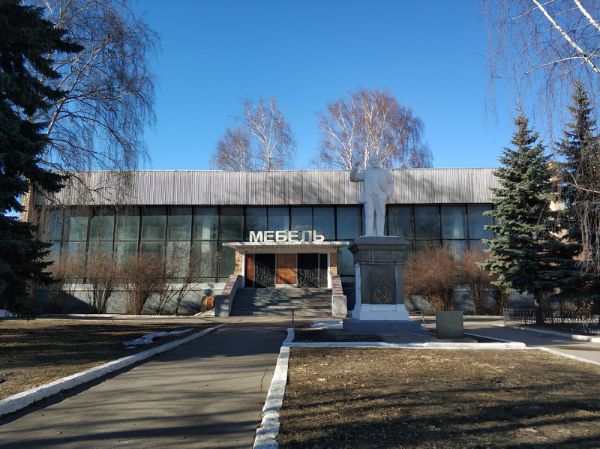 Специализированный торговый центр на площади Ленина, 4Б