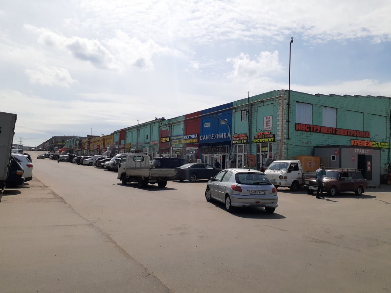Торговом центре Славянский мир (на 41-м километре, 4с19)