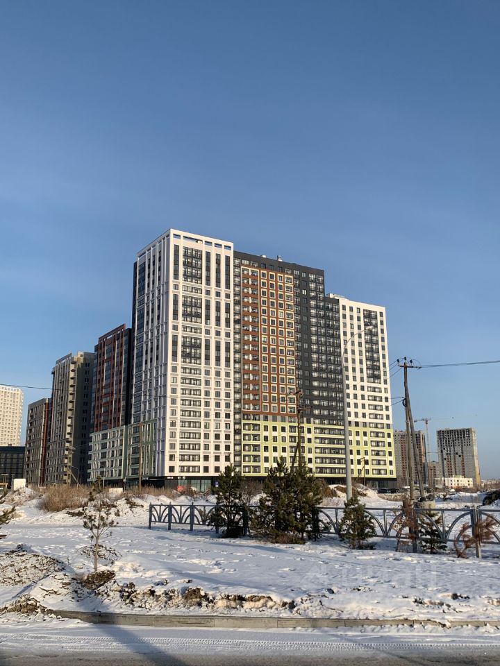 Современный жилой комплекс в Екатеринбурге. Квартира 40 кв.м, кухня 15.9 кв.м, 16 этаж, 1 комната, без отделки. Отличное расположение.