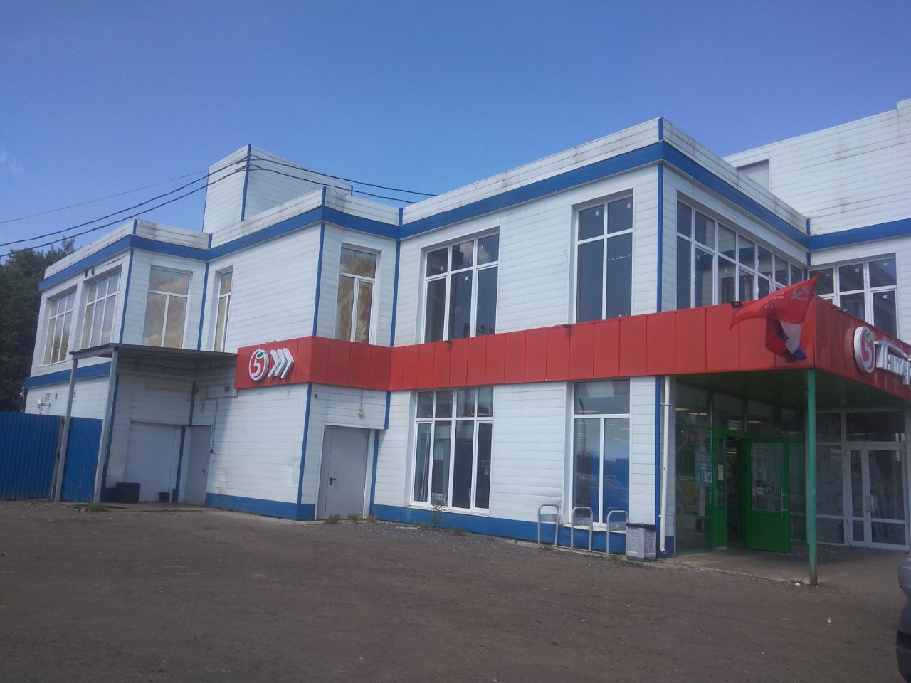 Торговом центре на ул. Полянка, 17
