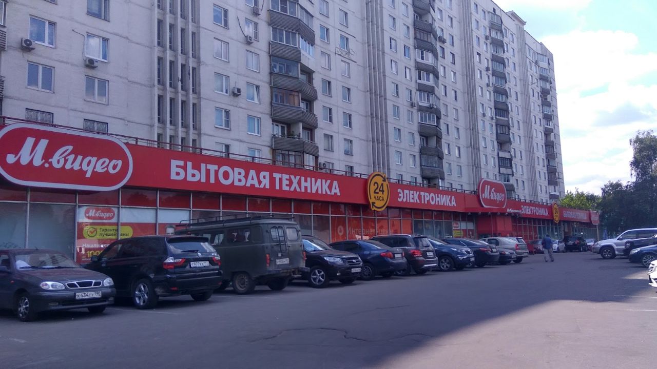 Торговом центре на Славянском бульваре, 13к1