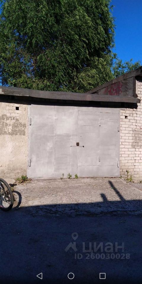 Продается гараж в Липецке, площадь 26.1 кв.м. Без отделки. Удобное расположение, крепкие ворота, рядом зеленая зона.