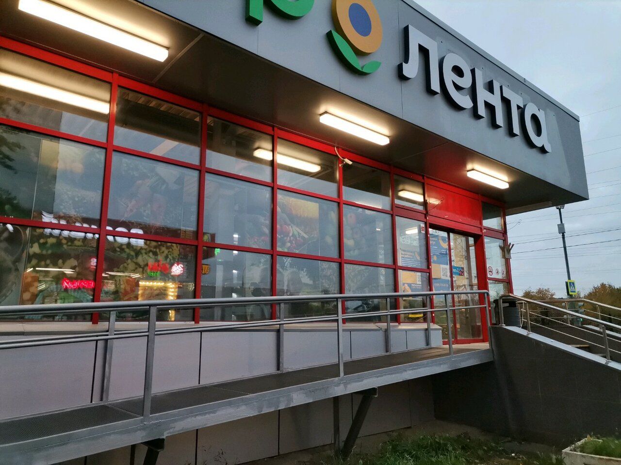 Торговом центре в Батайском проезде, 69