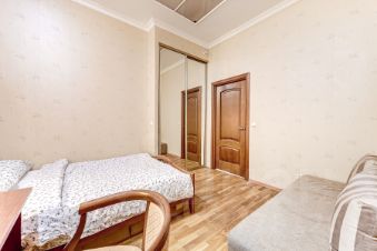 4-комн.кв., 90 м², этаж 1