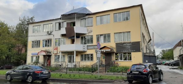 Отдельно стоящее здание на ул. Луч, 27