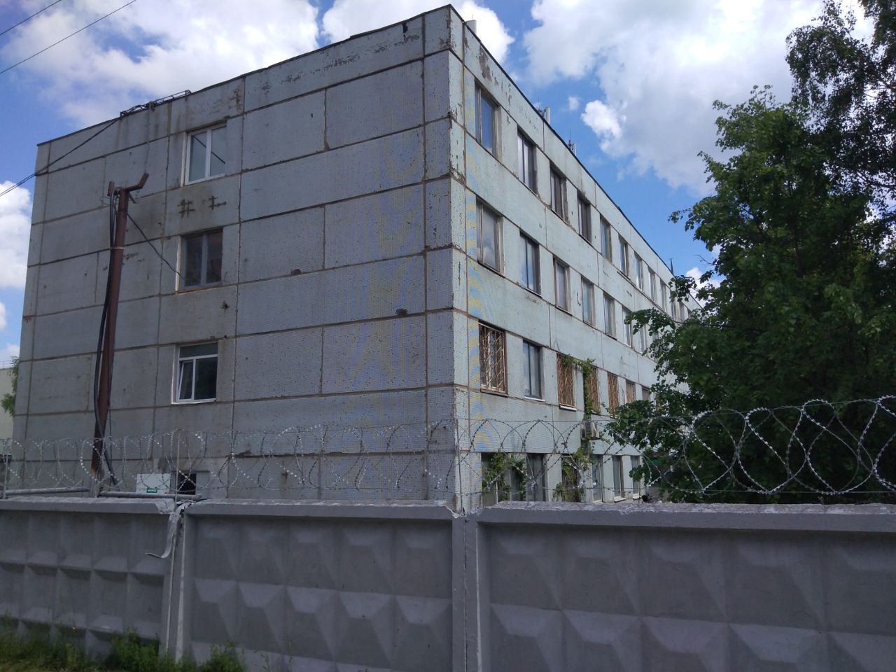 Складском комплексе на ул. Маршала Прошлякова, 20 (Строение 1)