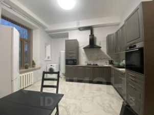 5-комн.кв., 200 м², этаж 4