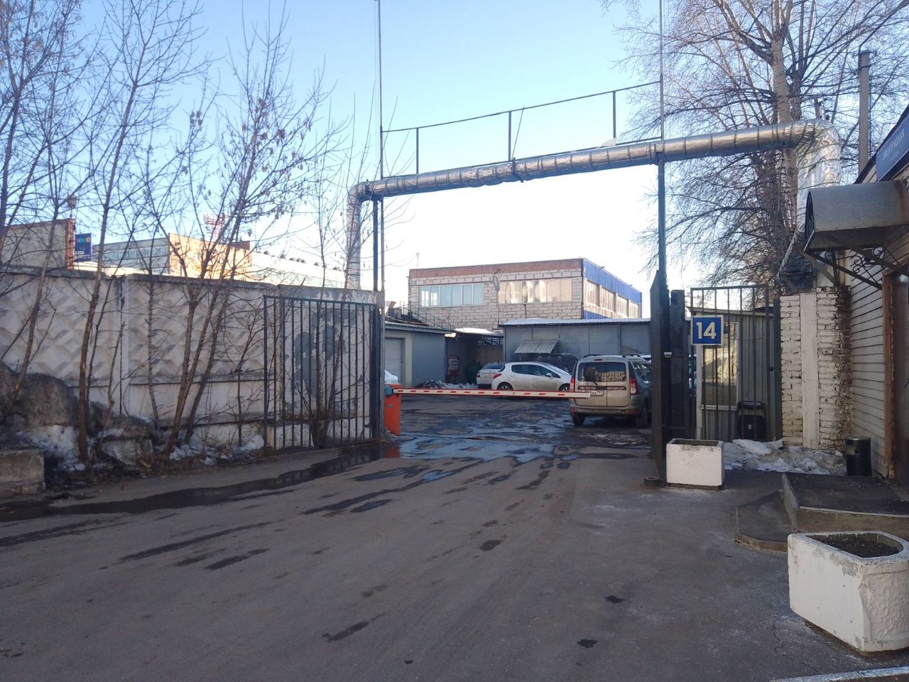 Торговом центре на ул. Электродная, 14с1