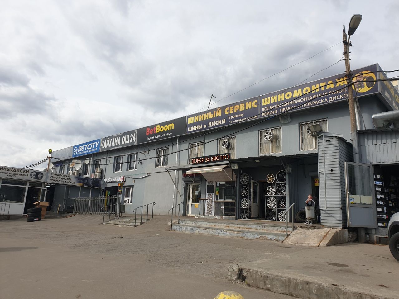 Торговом центре на ул. Южнопортовая, 22с10