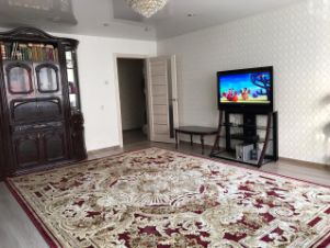 2-комн.кв., 81 м², этаж 3