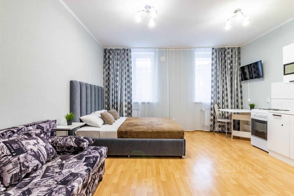 Уютная квартира в Екатеринбурге, 35 кв.м, 5 этаж, просторная кухня, светлая гостиная, современный интерьер, удобная мебель, посуточная аренда