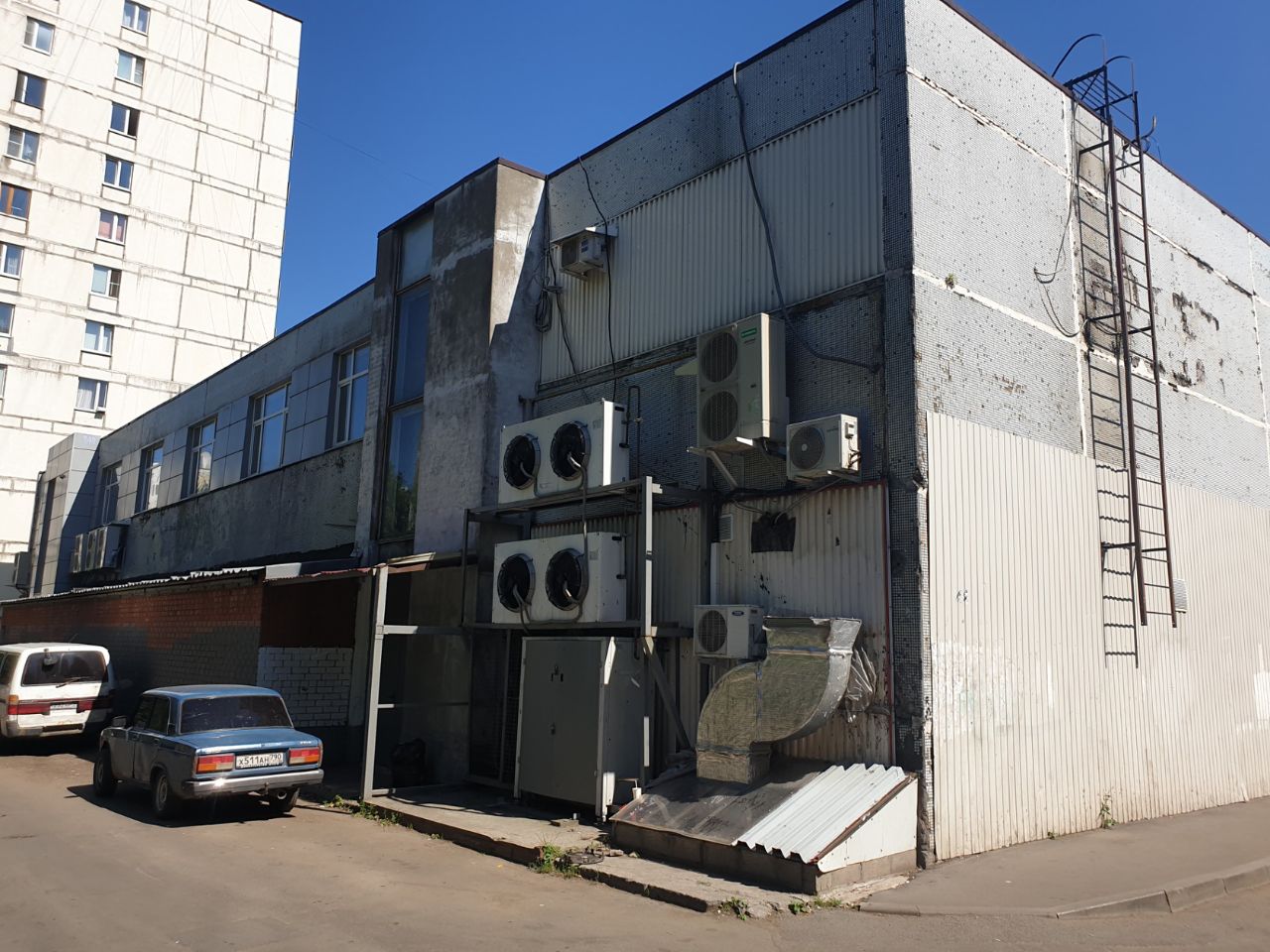 Торговом центре на ул. Ясеневая, 31к1