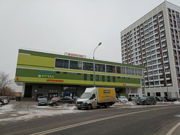 Торговый центр на ул. Базовская, 15А
