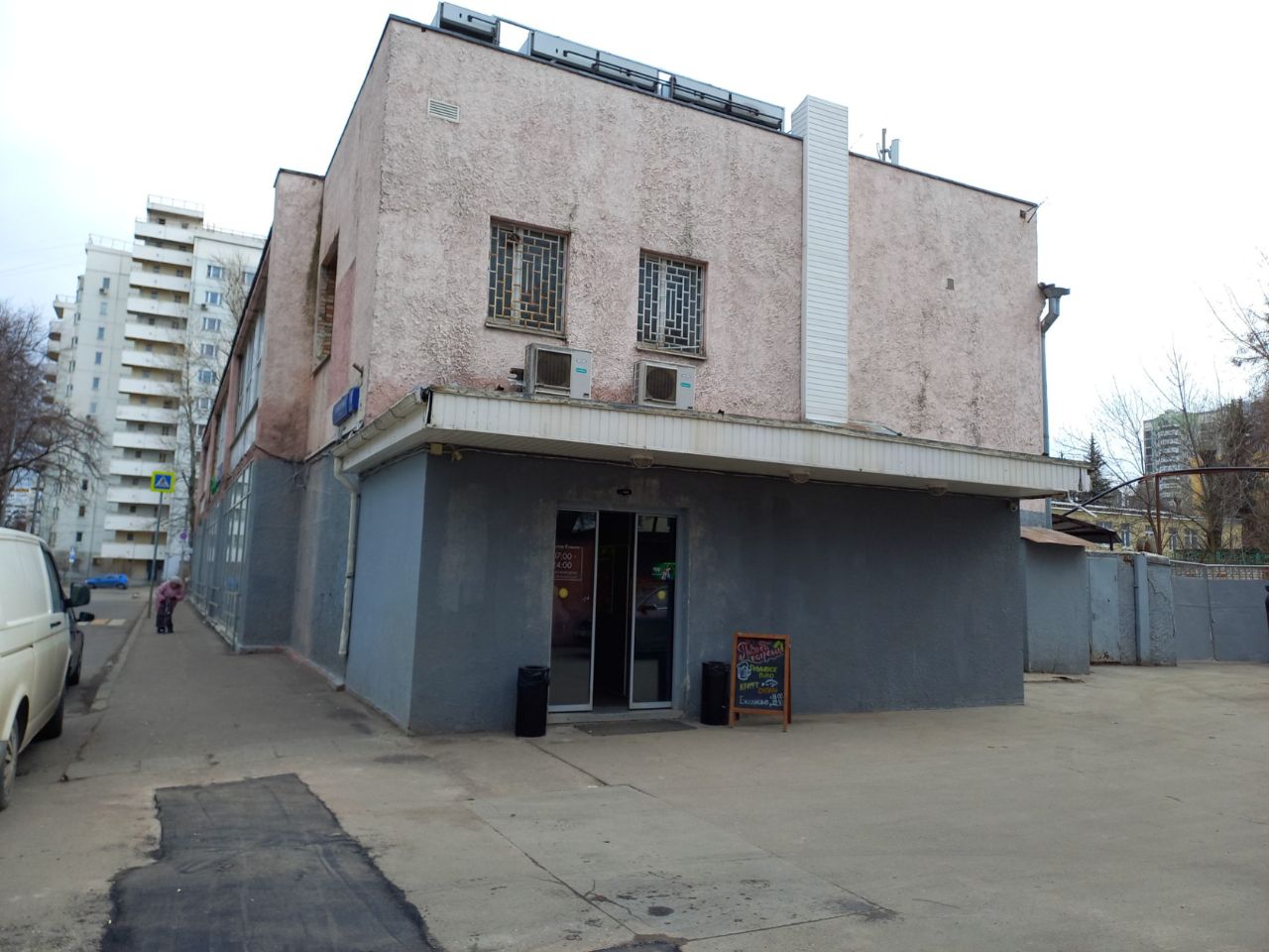 продажа помещений в ТЦ на ул. Винокурова, 4к1