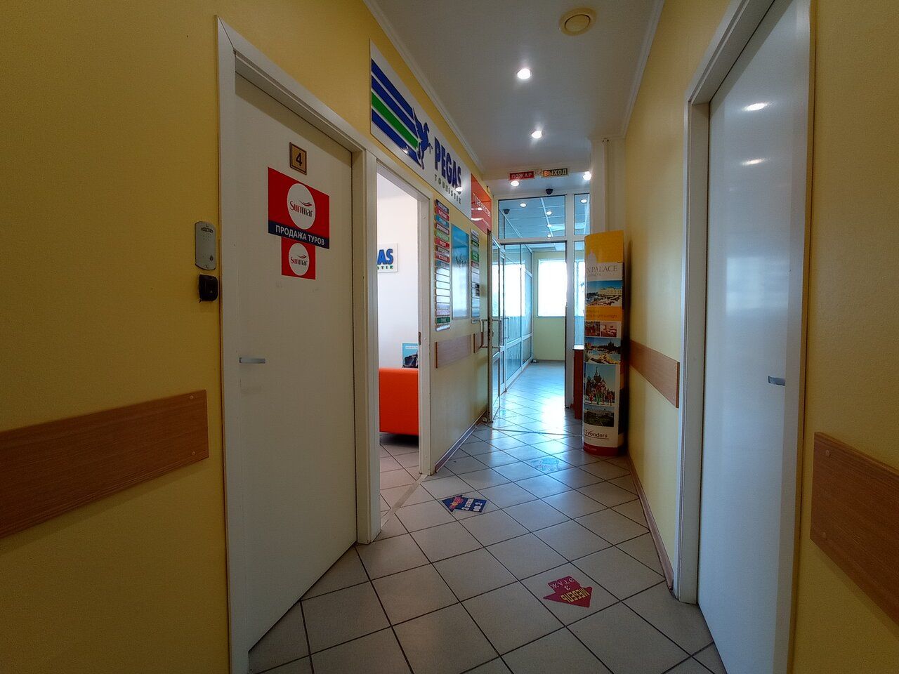 Торговом центре на ул. Декабристов, 9