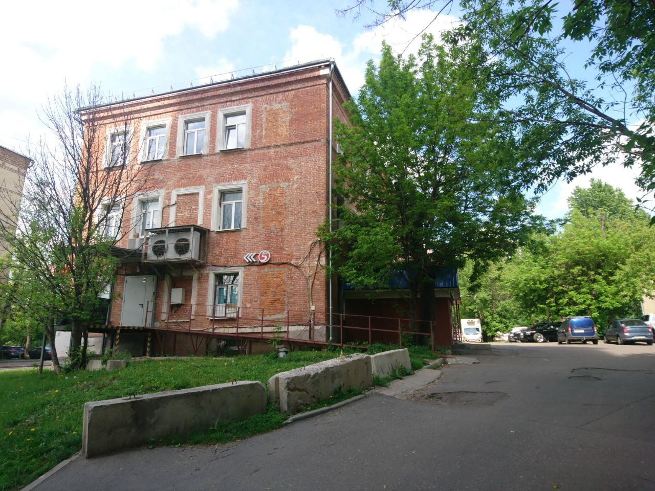 Бизнес Центр на ул. Большая Остроумовская, 12