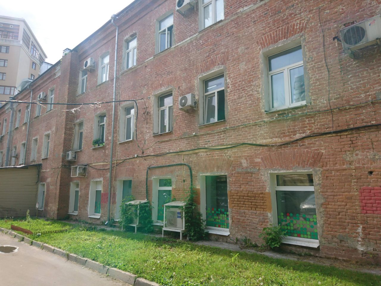 Бизнес Центр на ул. Большая Остроумовская, 12