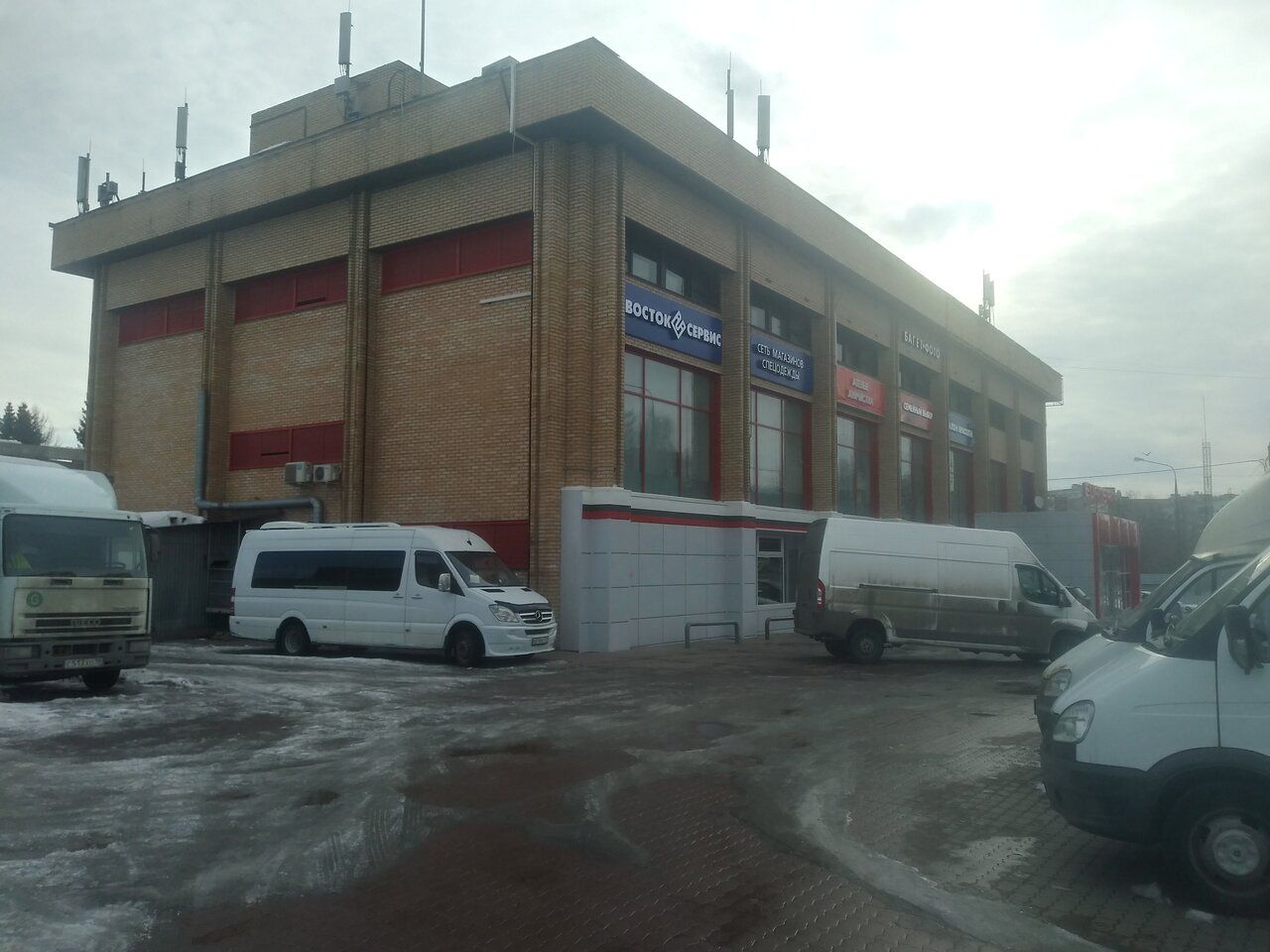 ТЦ на проспекте Ленинского Комсомола, 1В