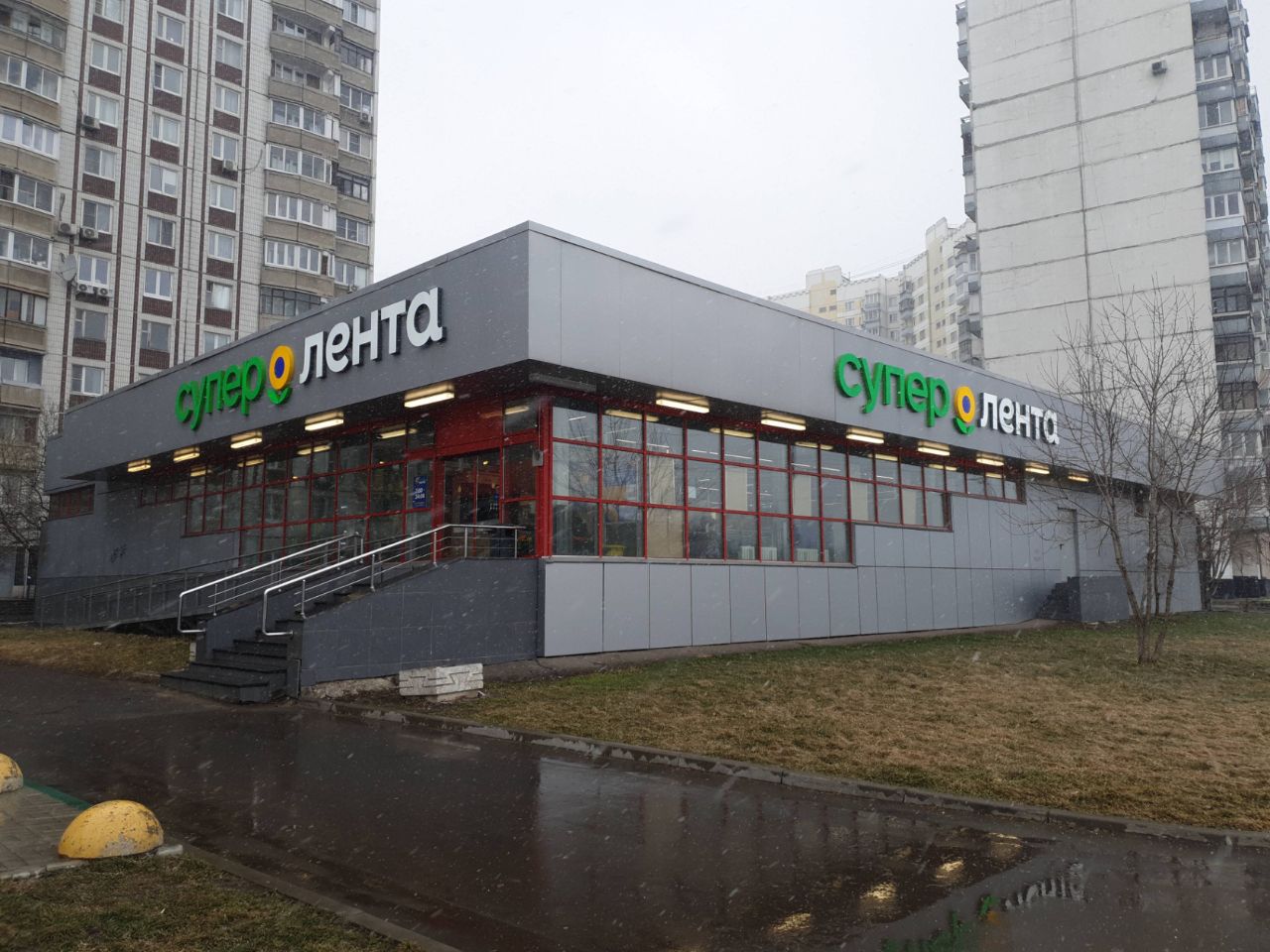 Торговом центре в Батайском проезде, 69