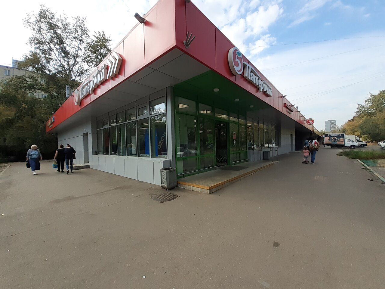 Торговом центре на ул. Старый Гай, 8