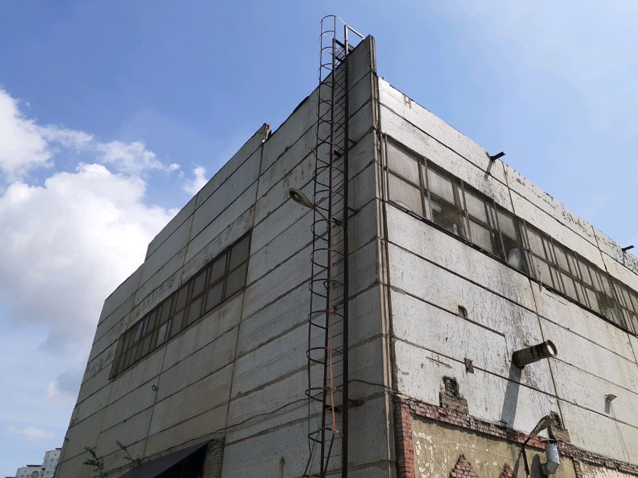 Складском комплексе на ул. Большая Очаковская, 40с4