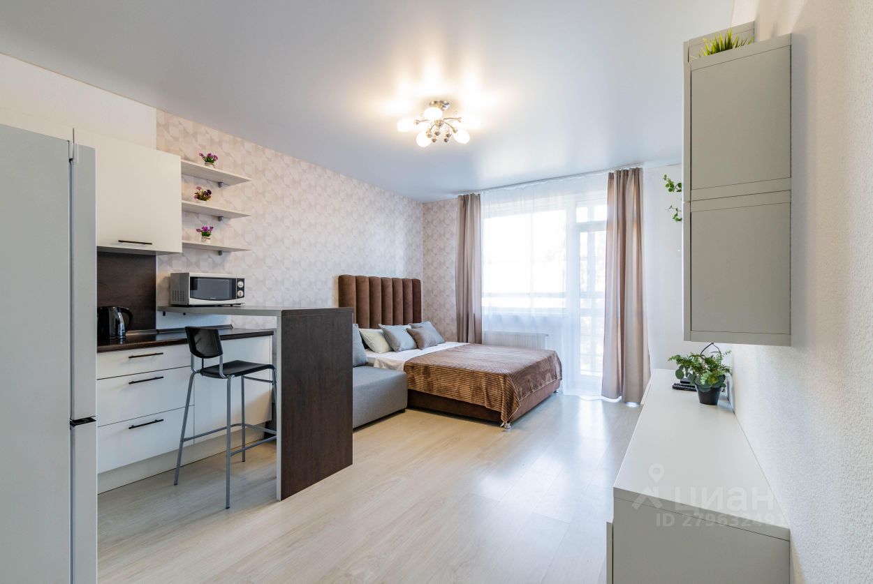 Светлая квартира-студия в Екатеринбурге, 35 кв.м, кухня 5 кв.м, жилая 25 кв.м, 5 этаж, современный интерьер, посуточная аренда