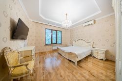 4-комн.кв., 165 м², этаж 3