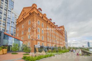 4-комн.кв., 212 м², этаж 3