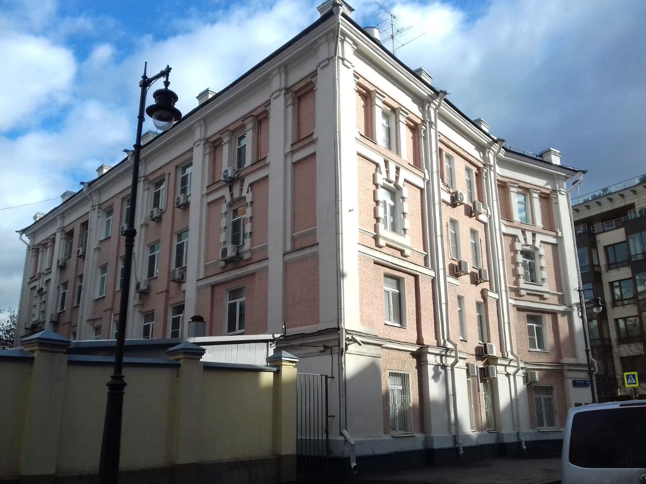 Бизнес Центр в Курсовом переулке, 9