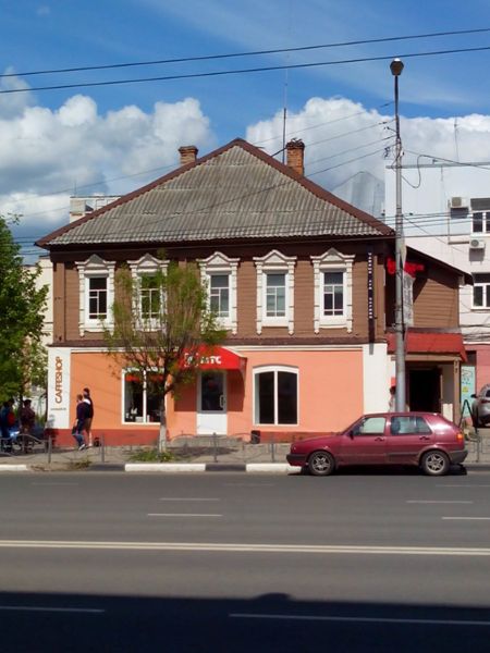 Отдельно стоящее здание на проспекте Ленина, 30