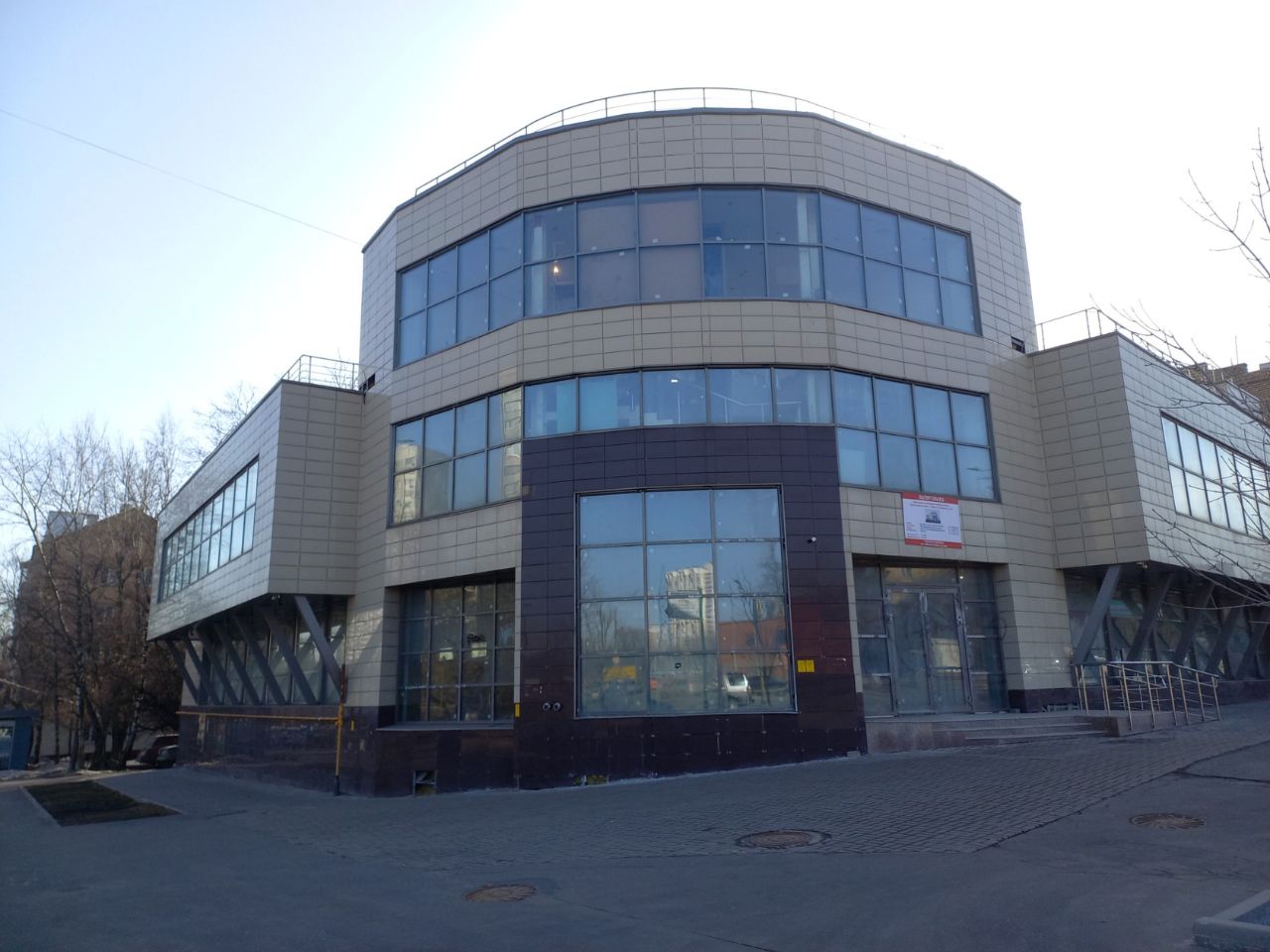 Торговом центре на Кутузовском проспекте, 1Б